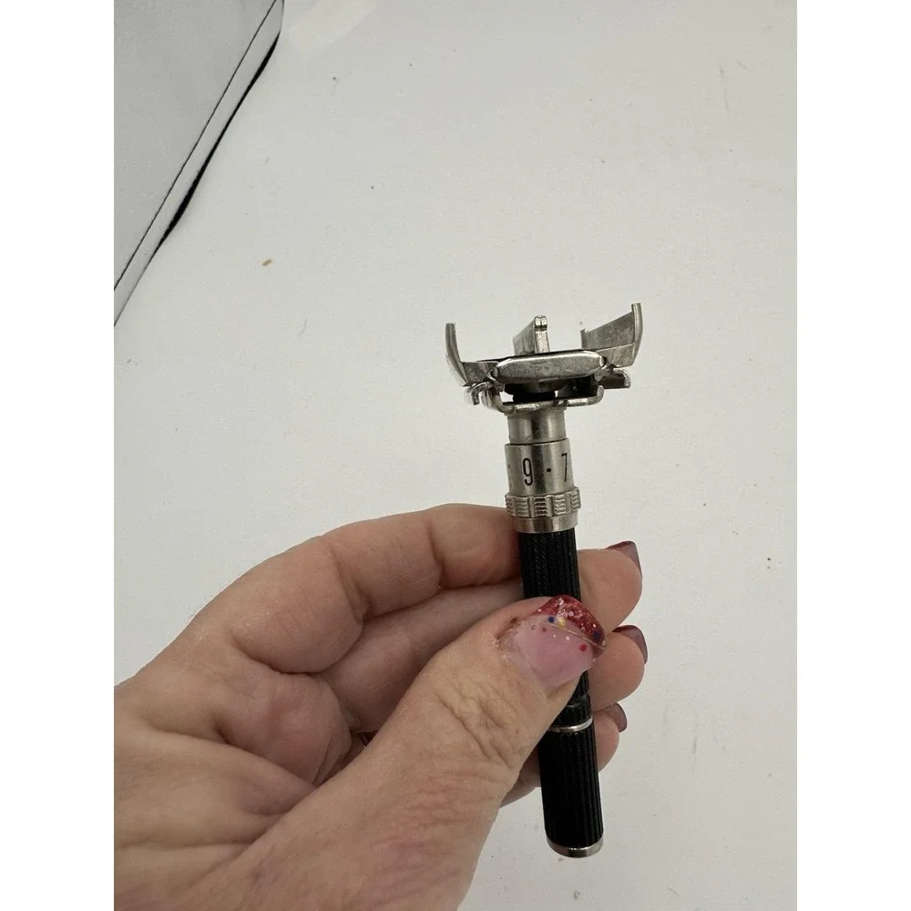 Gillette Super Adjustable Black Beauty Safety Razor, Settings 1-9 w/blades‎